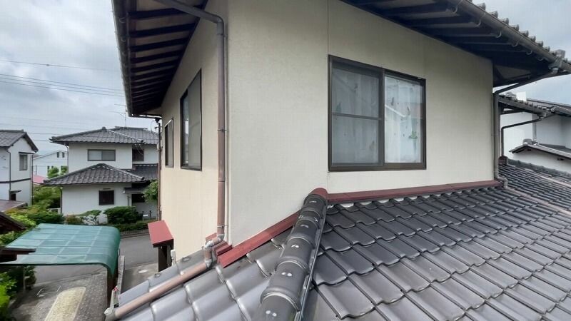 外壁塗装　リプルクリエイト　広島市　佐伯区　五日市　廿日市市　四季が丘　外壁洗浄　屋根洗浄　カーポート工事　破風　軒　樋　劣化　塗装　基礎　ヒビ割れクラック　塗膜　波板交換　ペイントライン　レジリエンスウレア　耐久年数　30年　40年　無機ハイブリッドチタンガード　ゼニス　レガロ　PL　ベランダ塗装カビ　藻